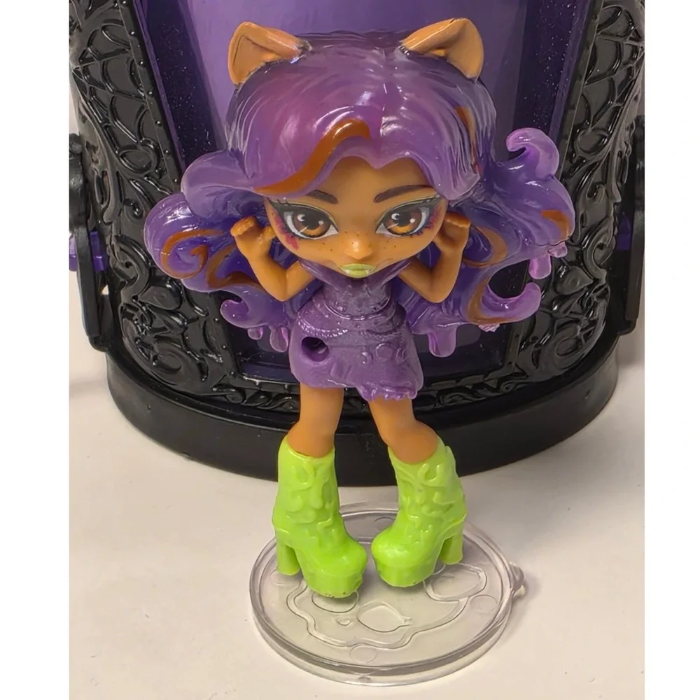 Monster High Potion Bottles Clawdeen Wolf Mini Figure with Display Case Purple
